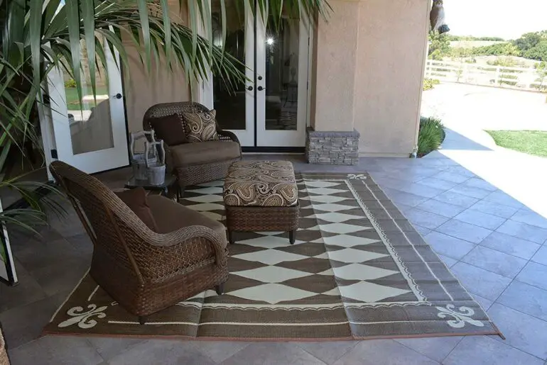 Should I Put An Outdoor Rug On My Patio? Clever Patio